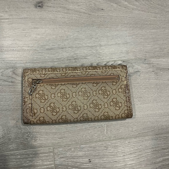 Guess Tan Logo Pattern Wallet - Picture 2 of 6